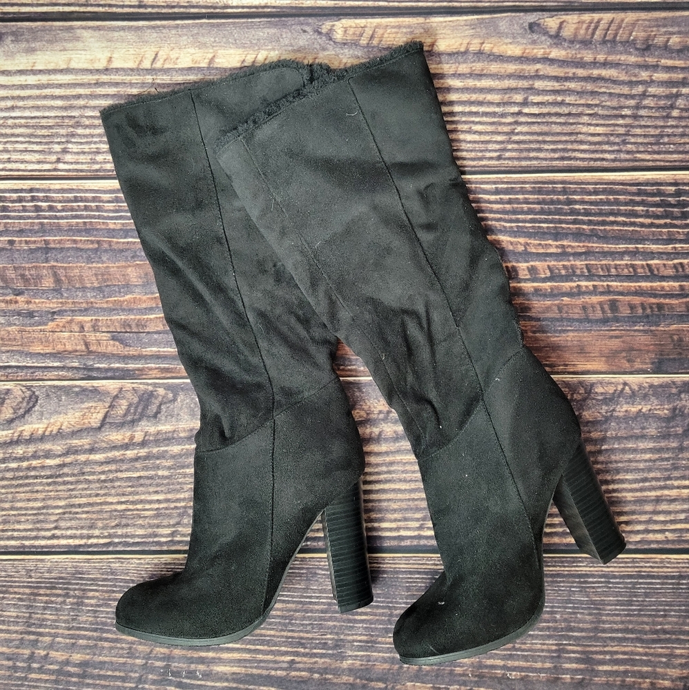 7.5 Wild Diva Black Boots. NWOT. Faux fur cuff.